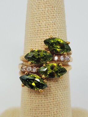 Vintage Gold Tone Olive Green Glass Rhinestone Cluster Statement Ring Size 7.5